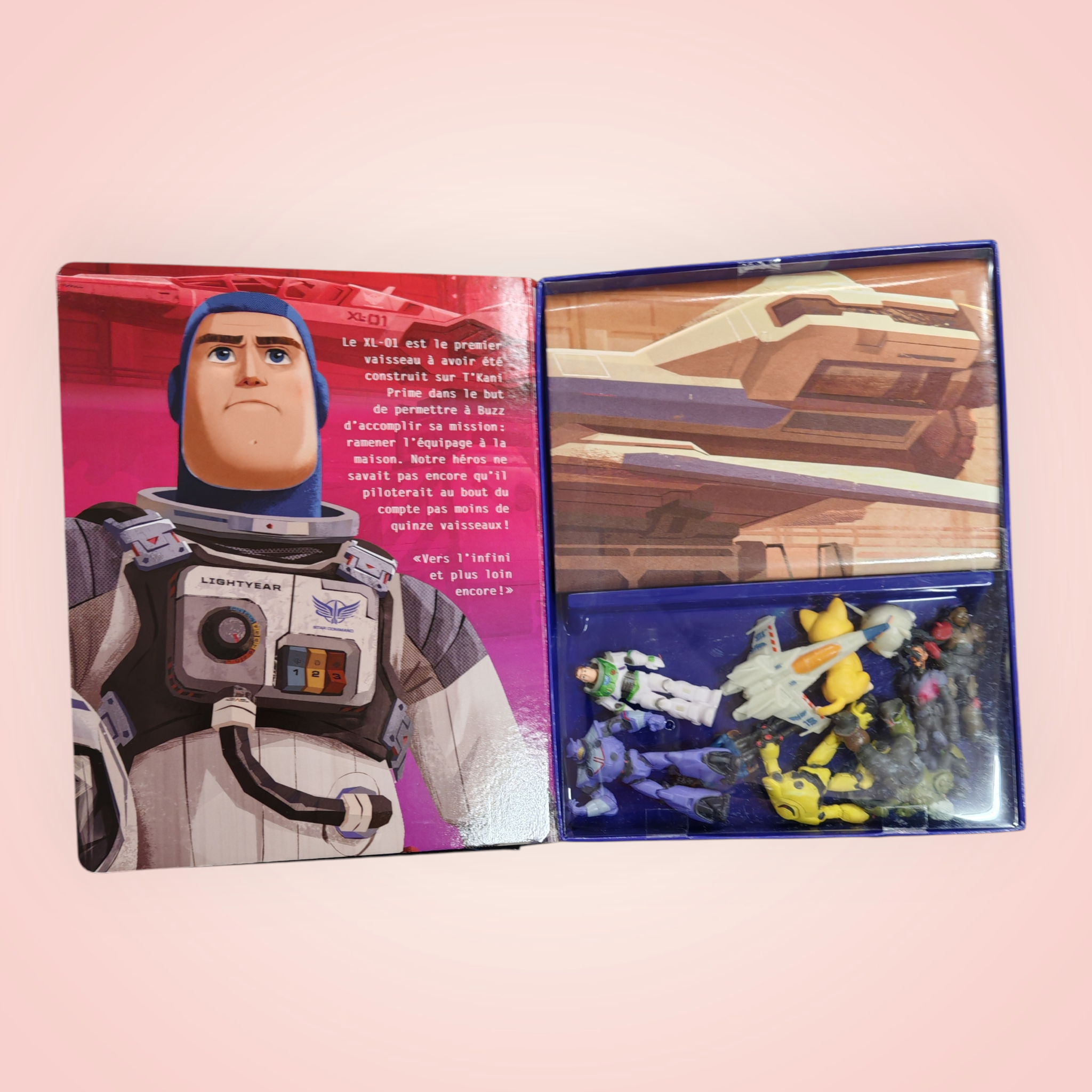 Livre avec figurine Buzz, l’éclair